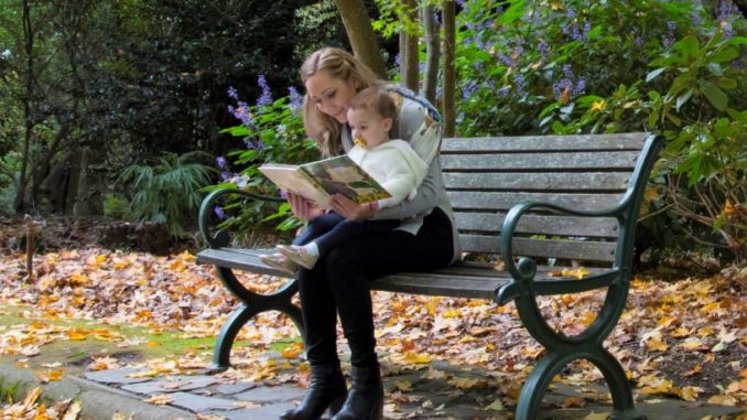 Benefits-that-highlight-the-importance-of-reading-with-young-children-816x507